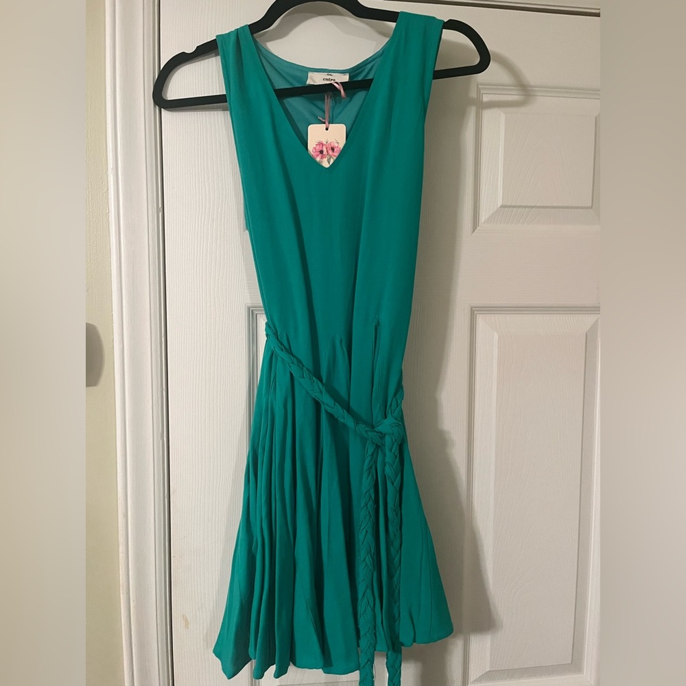 Cute green dress!